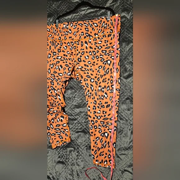 Fabletics Define PowerHold High-Waisted 7/8 Leopard Print Leggings Size 3X - Picture 13 of 16